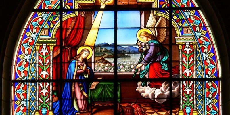 Stained glass window depicting the Annunciation